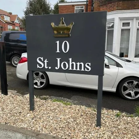 Flat 8, 10 St Johns-2