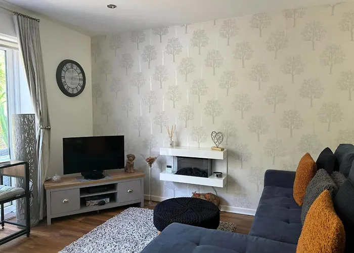 Secret Gem 1 Bed Garden Flat Private Luxury Hot Tub