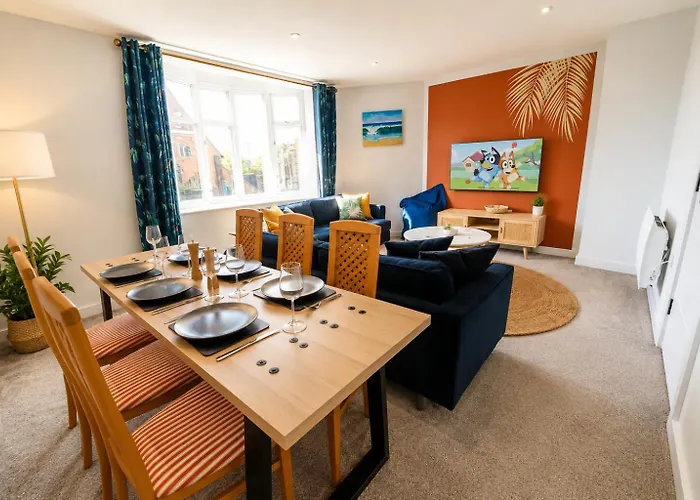 Family Fun! 3 Bedroom- Bournemouth Gem - Near Bournemouth Beach & Town
